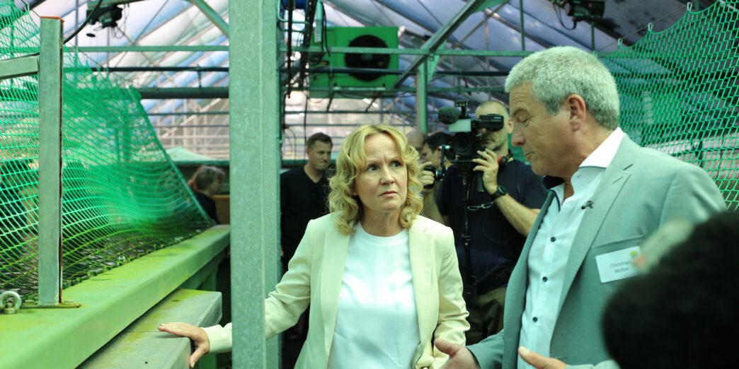 Wiederholt sich das Fischsterben in der Oder? Bundesumweltministerin Steffi Lemke im institut für Gewässerökologie und Fischereiwirtschaft.