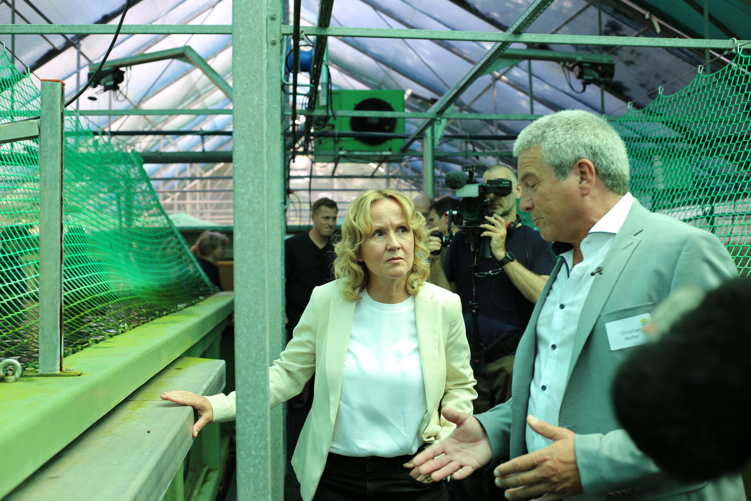 Wiederholt sich das Fischsterben in der Oder? Bundesumweltministerin Steffi Lemke im institut für Gewässerökologie und Fischereiwirtschaft.